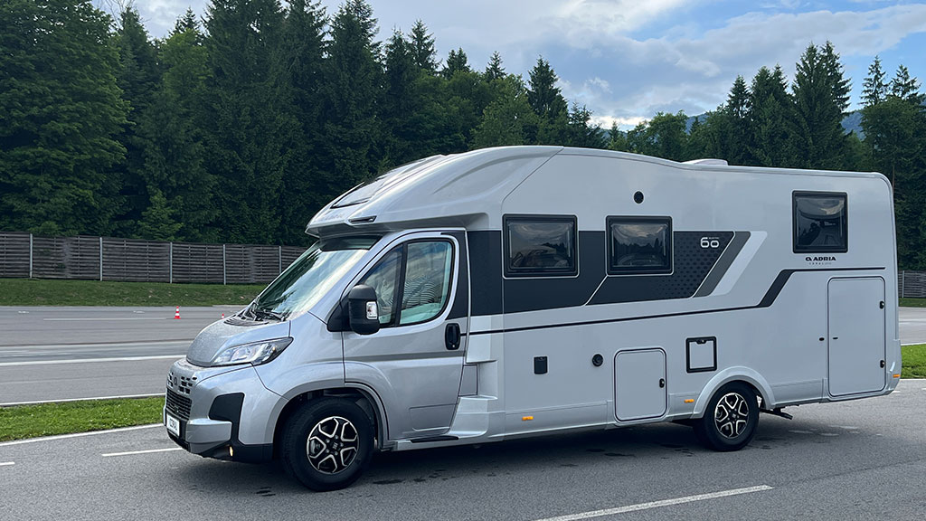 Adria-60y-Coral-670DL_online.jpg