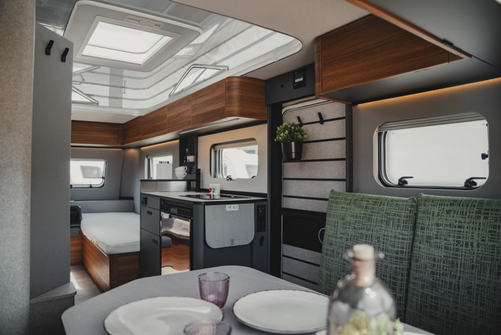 Eriba_feeling_innenansicht-c-hymer-gmbh-co-kg.jpg