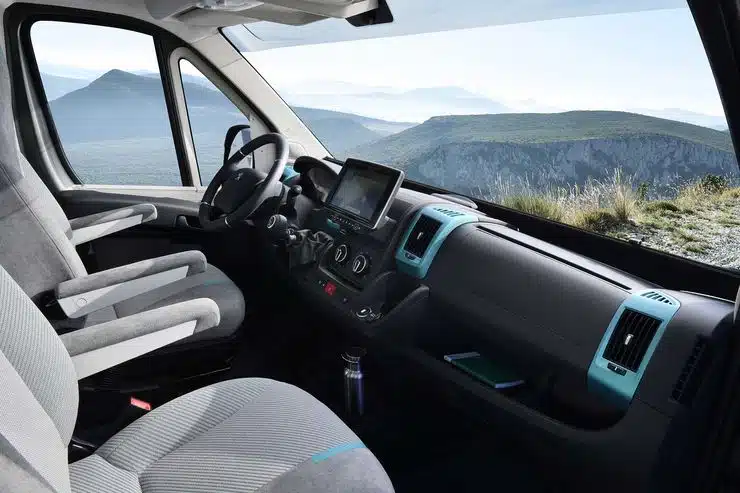 Peugeot Boxer 4x4 Concept Challenger Cockpit