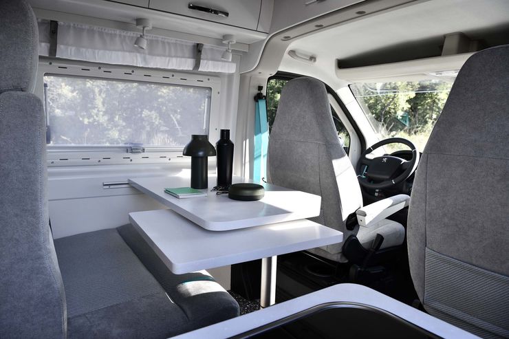Peugeot Boxer 4x4 Concept Challenger Wohnraum