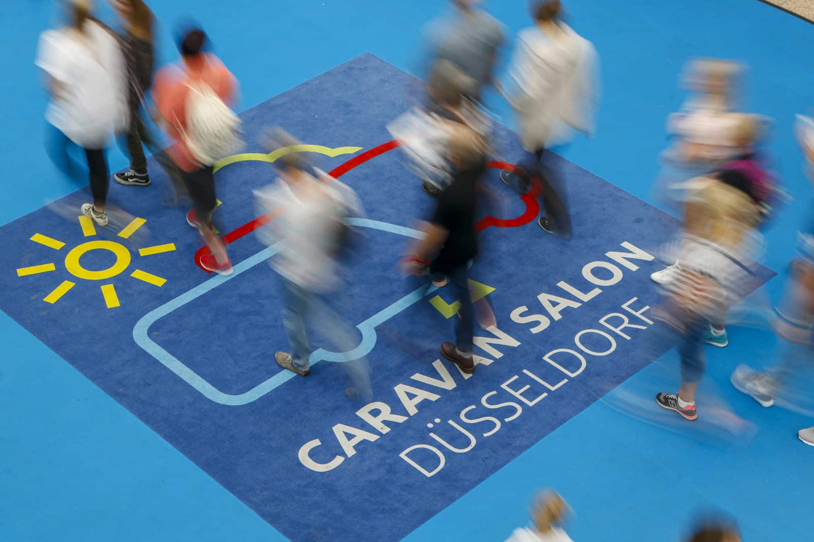 Der CARAVAN SALON DÜSSELDORF ist die weltgrößte Messe für mobile Freizeit. Von Samstag, 31. August bis Sonntag, 8. September 2019 präsentieren 641 nationale und internationale Aussteller aus 31 Nationen mit 130 Caravan- und Reisemobilmarken ihre Innovationen und aktuellen Modelle in 13 Hallen sowie dem Freigelände. Auf über 214.000 Quadratmetern werden rund 2.100 Freizeit-Fahrzeuge in allen denkbaren Größen und Varianten zu bewundern sein, außerdem Zubehör, Zelte, Technik und touristische Destinationen. _ CARAVAN SALON DUESSELDORF showcases the world`s largest selection for mobile holidays. From August 31 to September 8 2019, the exhibitors show motorhomes and caravans, basic vehicles, accessoires, equipment, tents, mobile homes and travel destinations. 641 national and international exhibitors from 31 countries with 130 caravan and motor home brands will be presenting their innovations and current models in 13 halls as well as on the outdoor exhibition space. On 214,000 square metres to the tune of 2.100 recreational vehicles in all conceivable sizes and versions can be marveled at