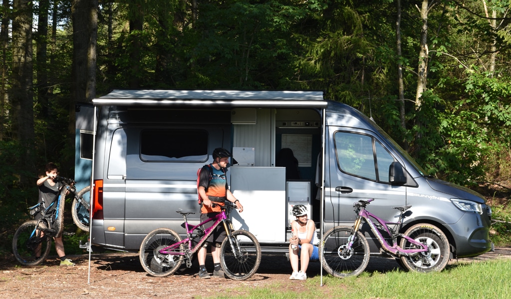 Mountainbike-Zubehör: Ausrüstung für den Urlaub im Camper