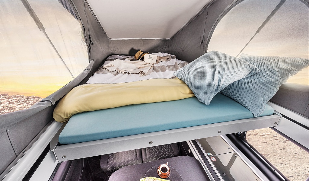 VanTourer Urban auf Mercedes-Benz Vito Bett im Aufstelldach