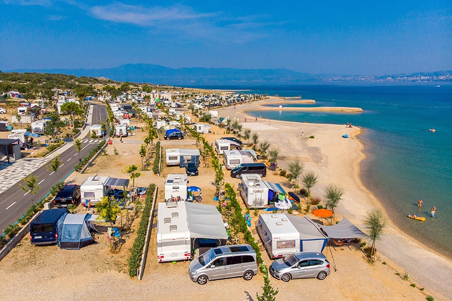Platz 4: Camping Omišalj, Kroatien. Diese moderne, professionell geführte Anlage erstreckt sich rund um eine schöne Badebucht und ist ein ideales Reiseziel für den anspruchsvollen Familienurlaub.