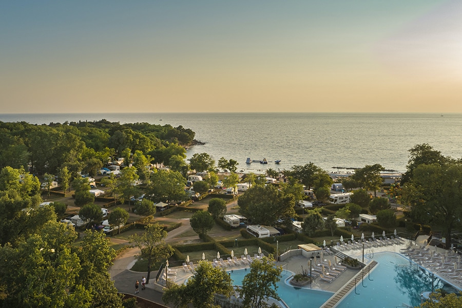 Platz 3: Aminess Maravea Camping Resort, Kroatien. In den vergangenen Jahren konsequent zum Spitzenplatz ausgebaute Campinganlage mit außerordentlich gepflegten Standplätzen.