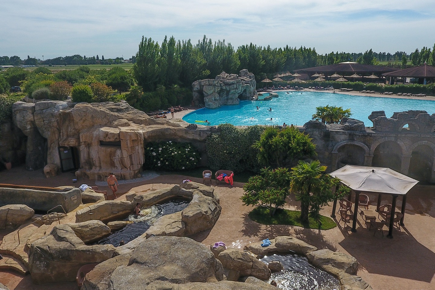 Platz 7: Tahiti Camping & Thermae Bungalow Park, Italien. Dem Strandtrubel etwas entrückter, parkähnlicher Platz mit eigener Thermalquelle, außergewöhnlichem Wellnessangebot und ambitionierter Gastronomie.