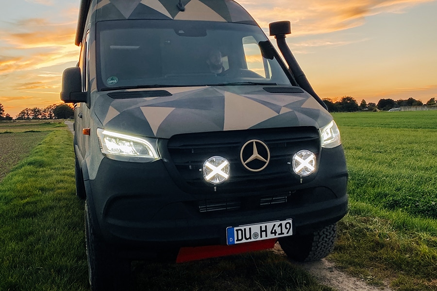 4x4 Sprinter Camper mit Raptor Lack