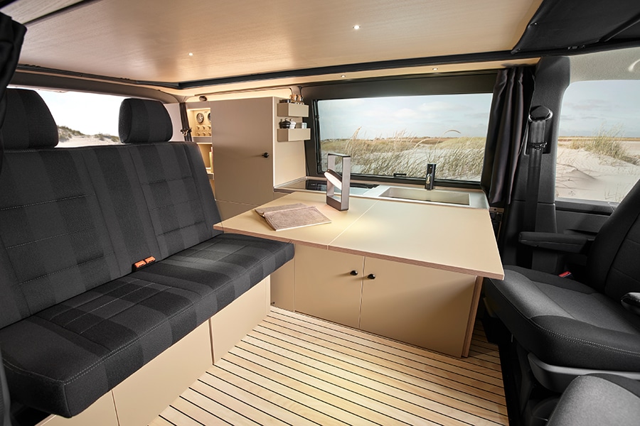 Custom-Bus Streifenwagen auf VW T6.1