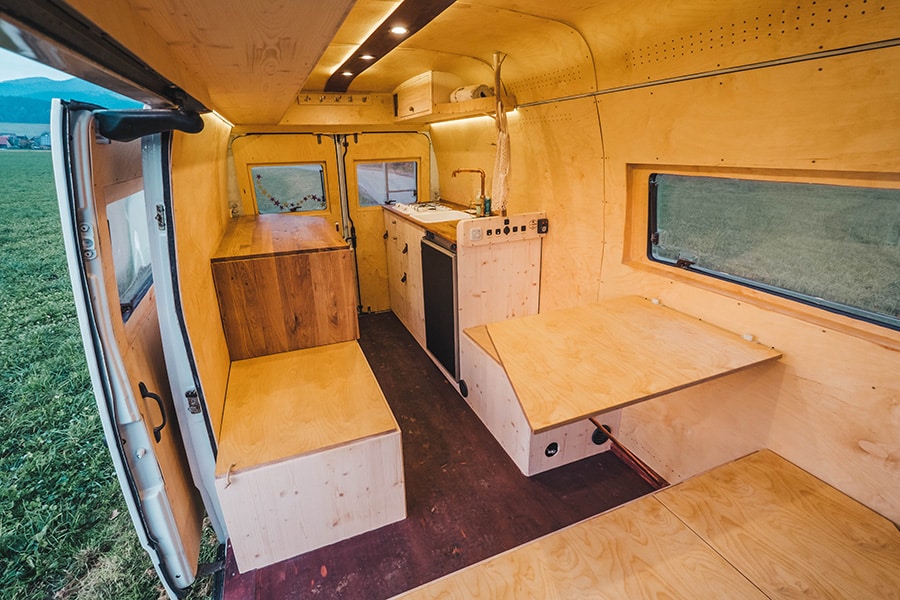 Selbstausbau: Camper dämmen mit Schafwolle - CamperVans Magazin