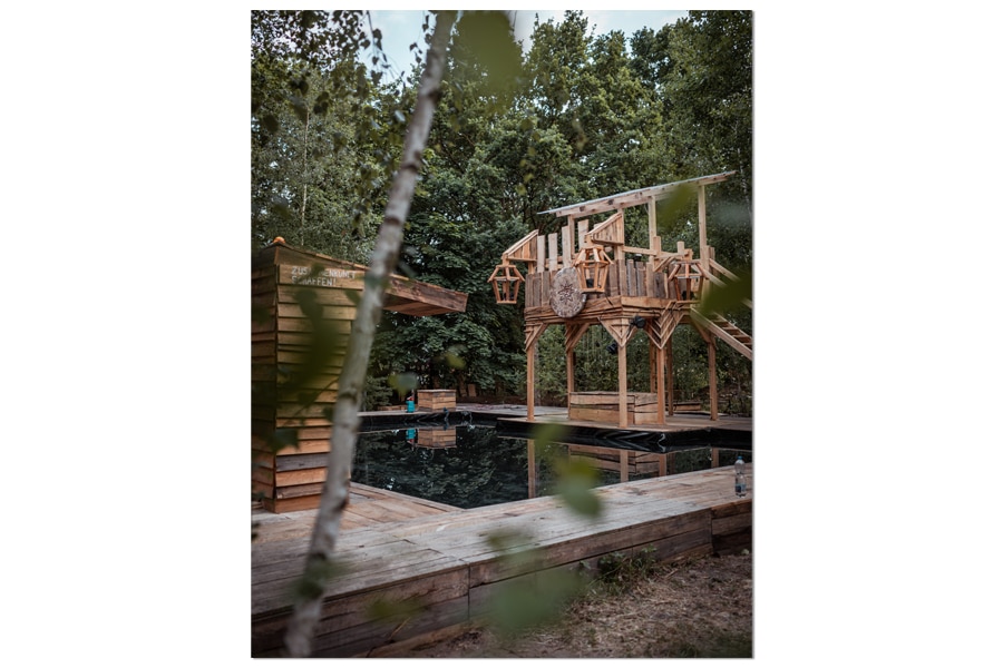Der Pool auf dem Festivalgelände.