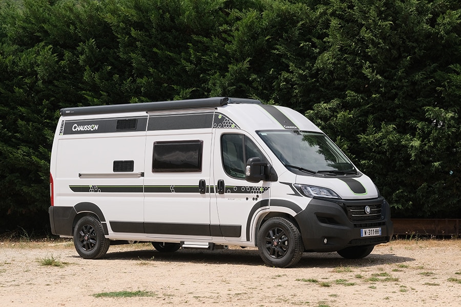 Der Chausson V594 Max in der halbfrontalen Seitenansicht