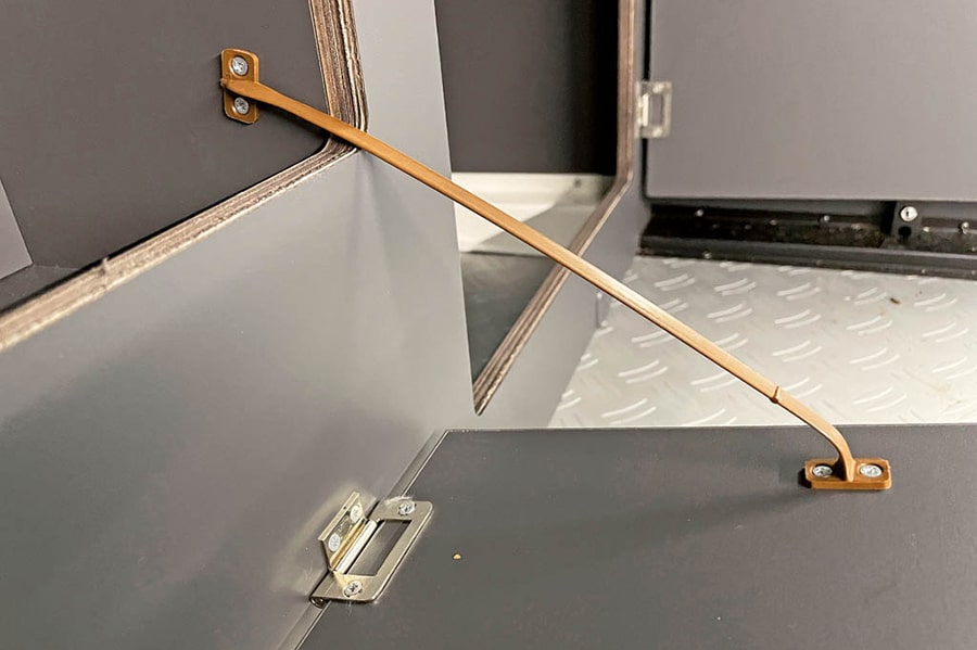 Das Ablassventil wird über einen Seilzug vom Toilettenschacht betätigt.