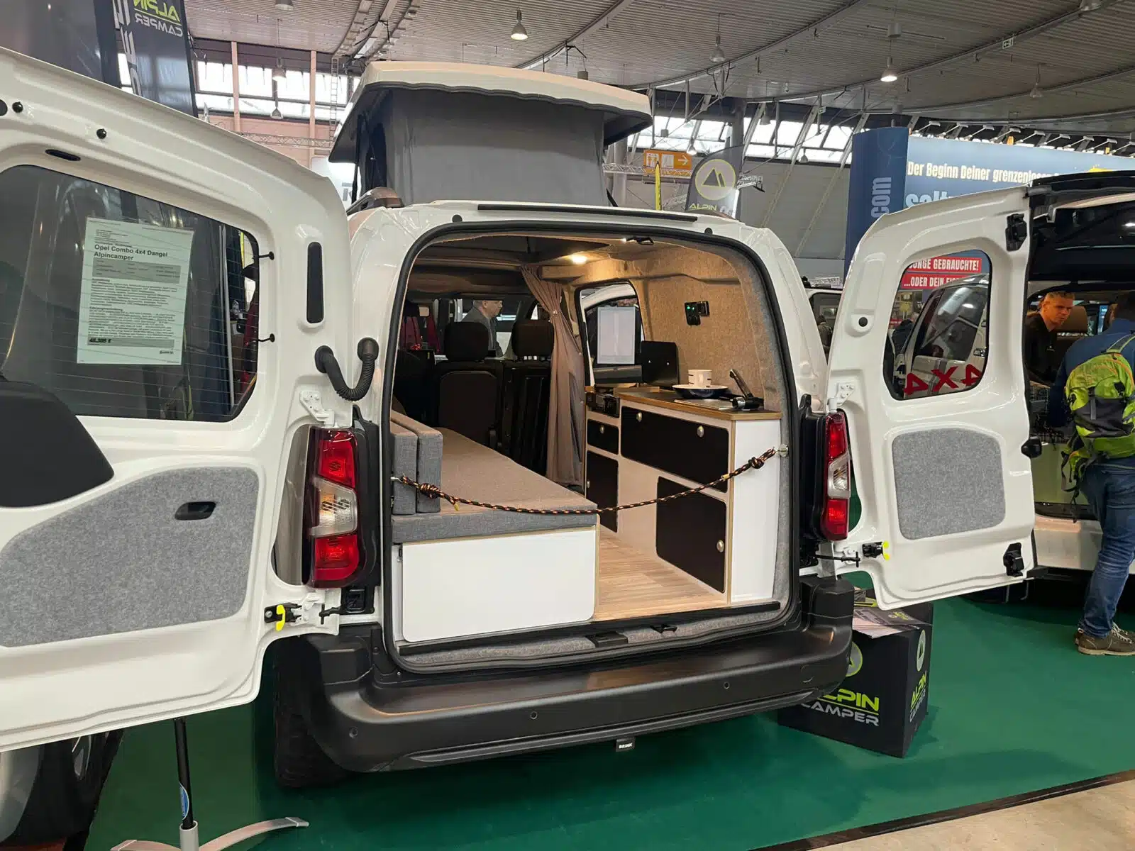 Alpincamper-mit-Dangel-Allrad