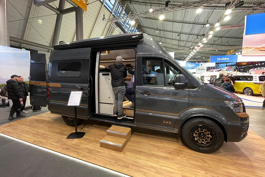 Globe-Traveller-Falcon-auf-VW-Crafter