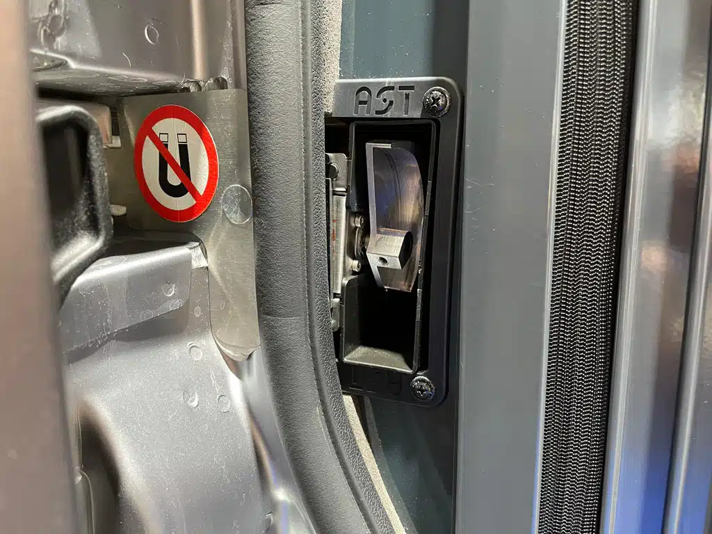 AST-Knaus_elektrische Zuziehhilfe