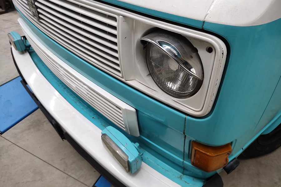 Frontscheinwerfer mit Visier
