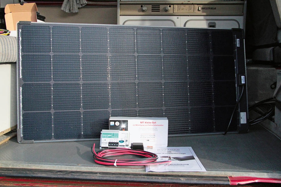 Das Solarpanel vor dem Anbringen auf dem Dach