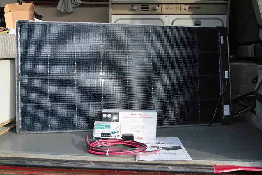 Das Solarpanel vor dem Anbringen auf dem Dach