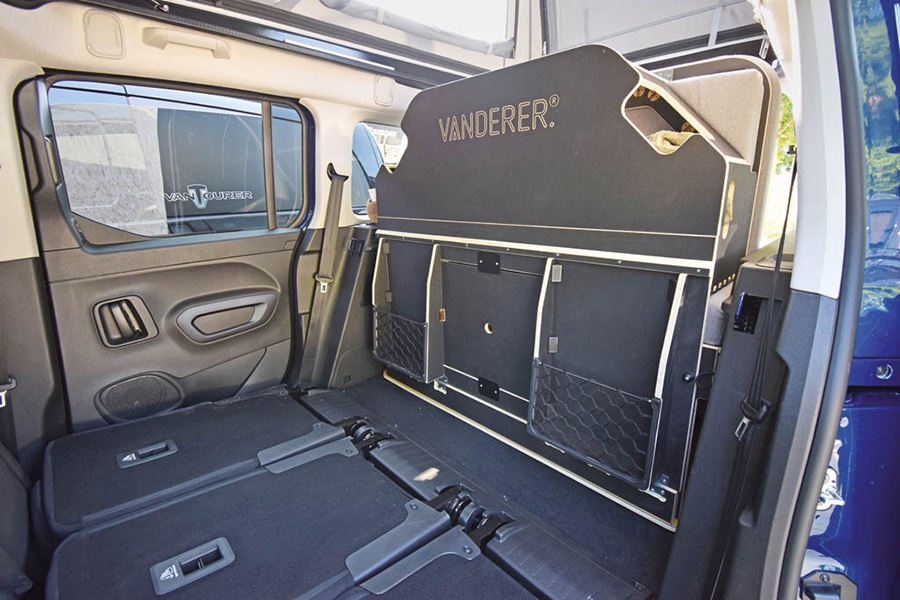 Umgeklappte Rücksitzbank im e-Vanderer