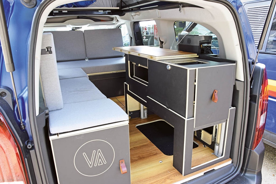 Sitzbereich und Küchenmodul