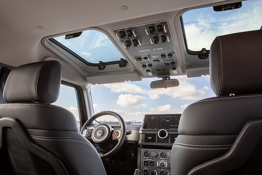 Dachfenster über den Fahrersitzen beim Ineos Grenadier