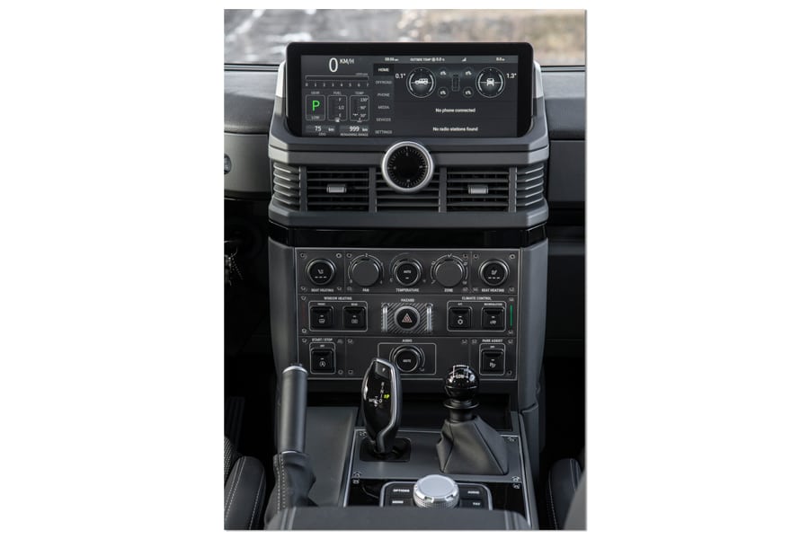 Cockpit mit vielen Schaltern