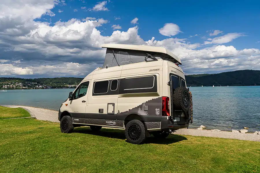 Hymer Grand Canyon 2 Zebra Burmeister Edition am Ufer