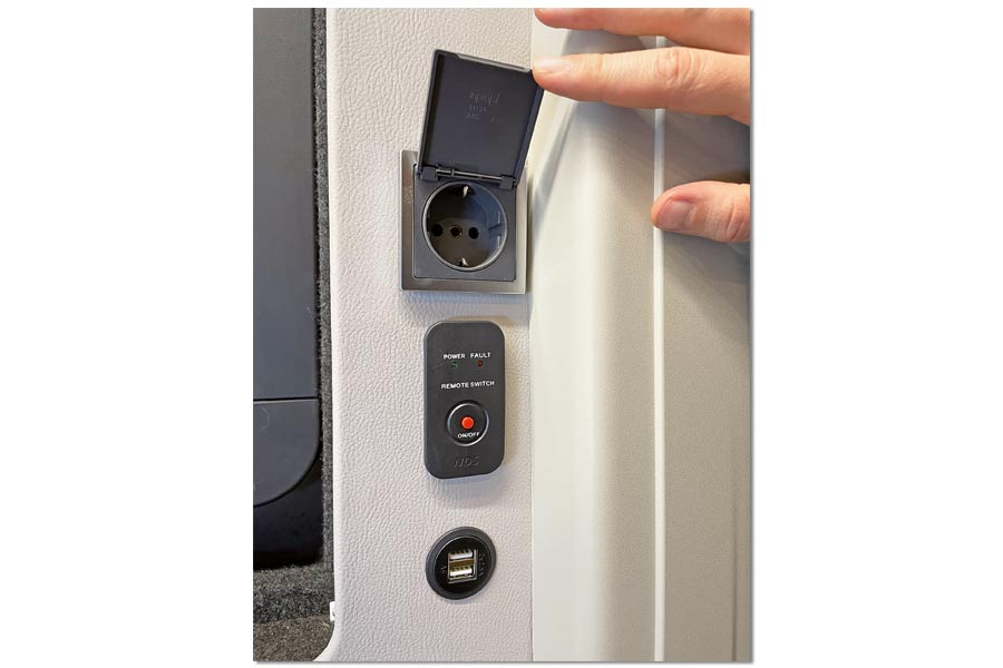 Steckdosen an Bord: 2x USB, 2x 230 Volt