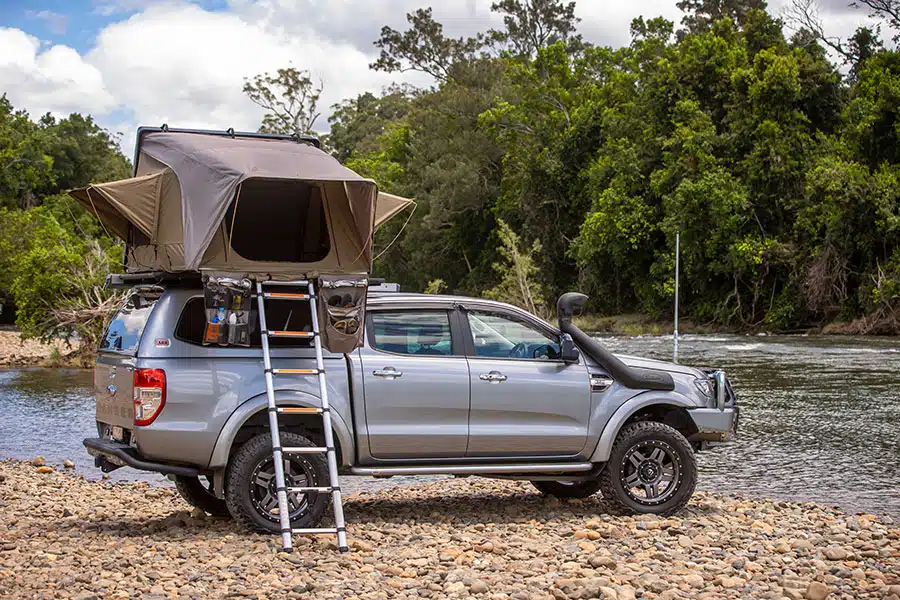 Neues Offroad-Zubehör Juli 2023: Taubenreuther Dachzelt Esperance auf Geländewagen