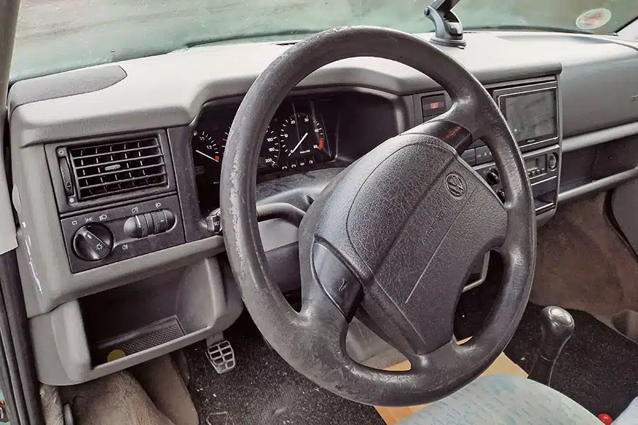 Original-Lenkrad im VW T4 California Exclusive von 1996