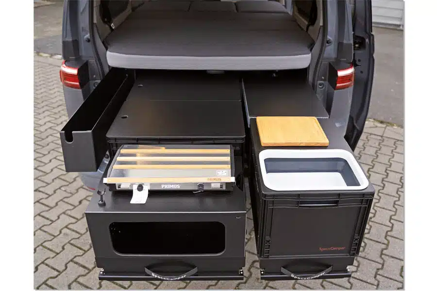 Heckauszüge im VW Multivan mit Modulausbau SpaceCamper Serial 7