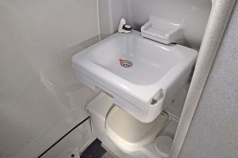 Klappwaschbecken im VW T4 California Exclusive