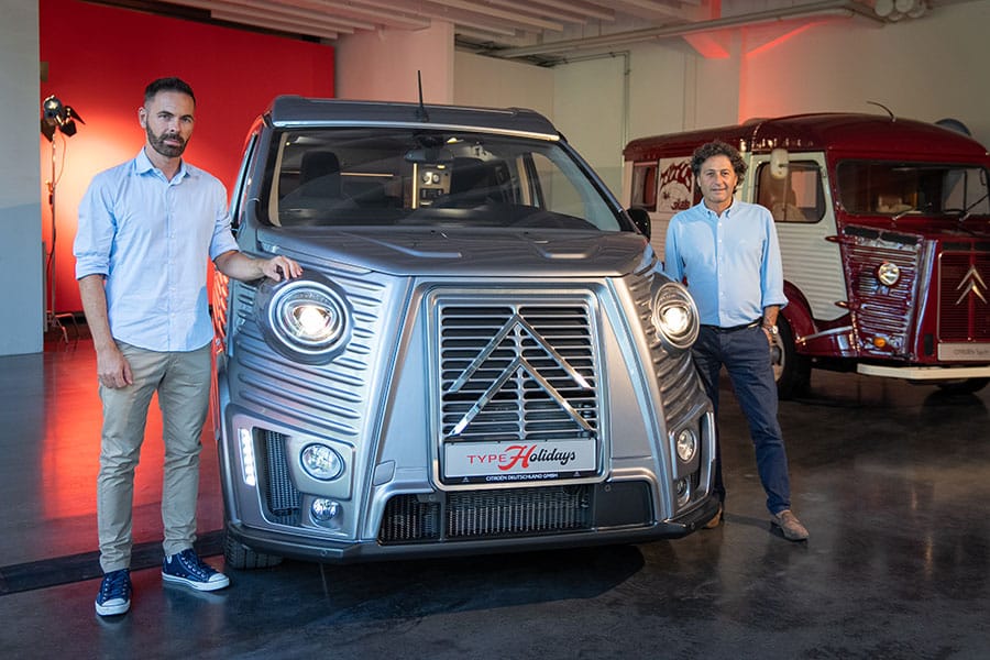 Designer und Unternehmer David Obendorfer und Fabrizio Caselani nebem dem Citroen Type Holidays