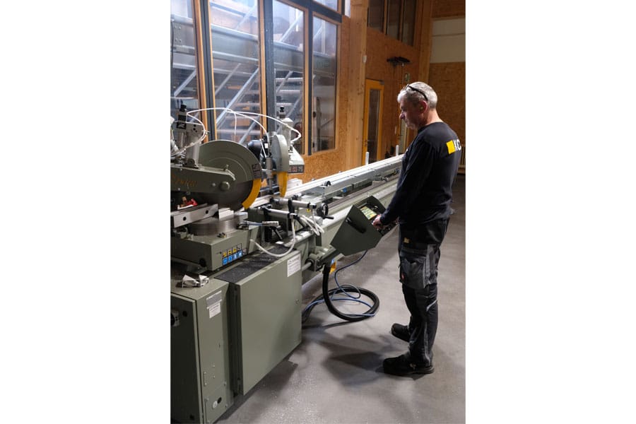 Fertigung der Echtglasfenster von KCT