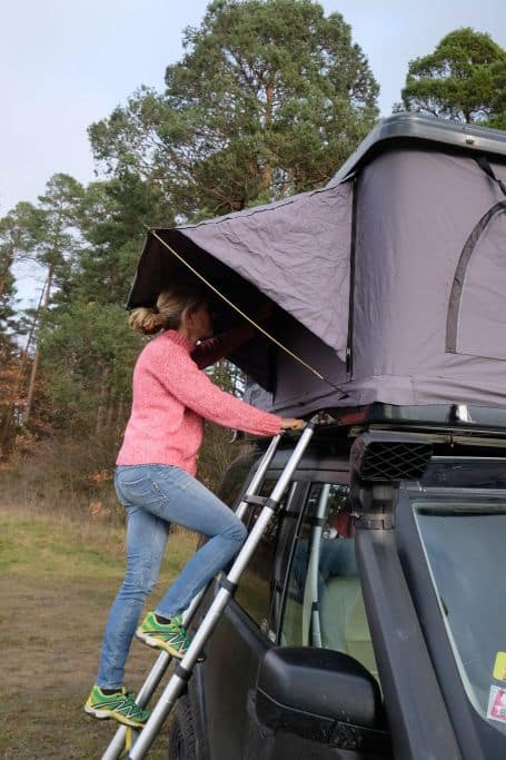 Stabile Leiter beim Horntools Thermis PopUp Dachzelt