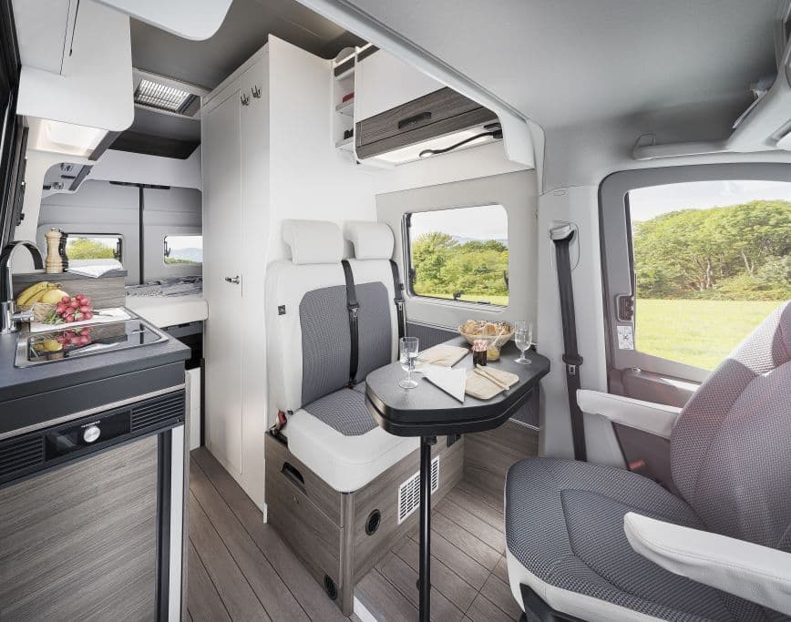 Dinette mit Platz für vier Personen und erweiterbarem Tisch