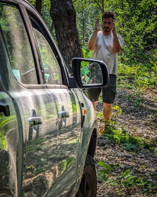 Handzeichen Engstelle