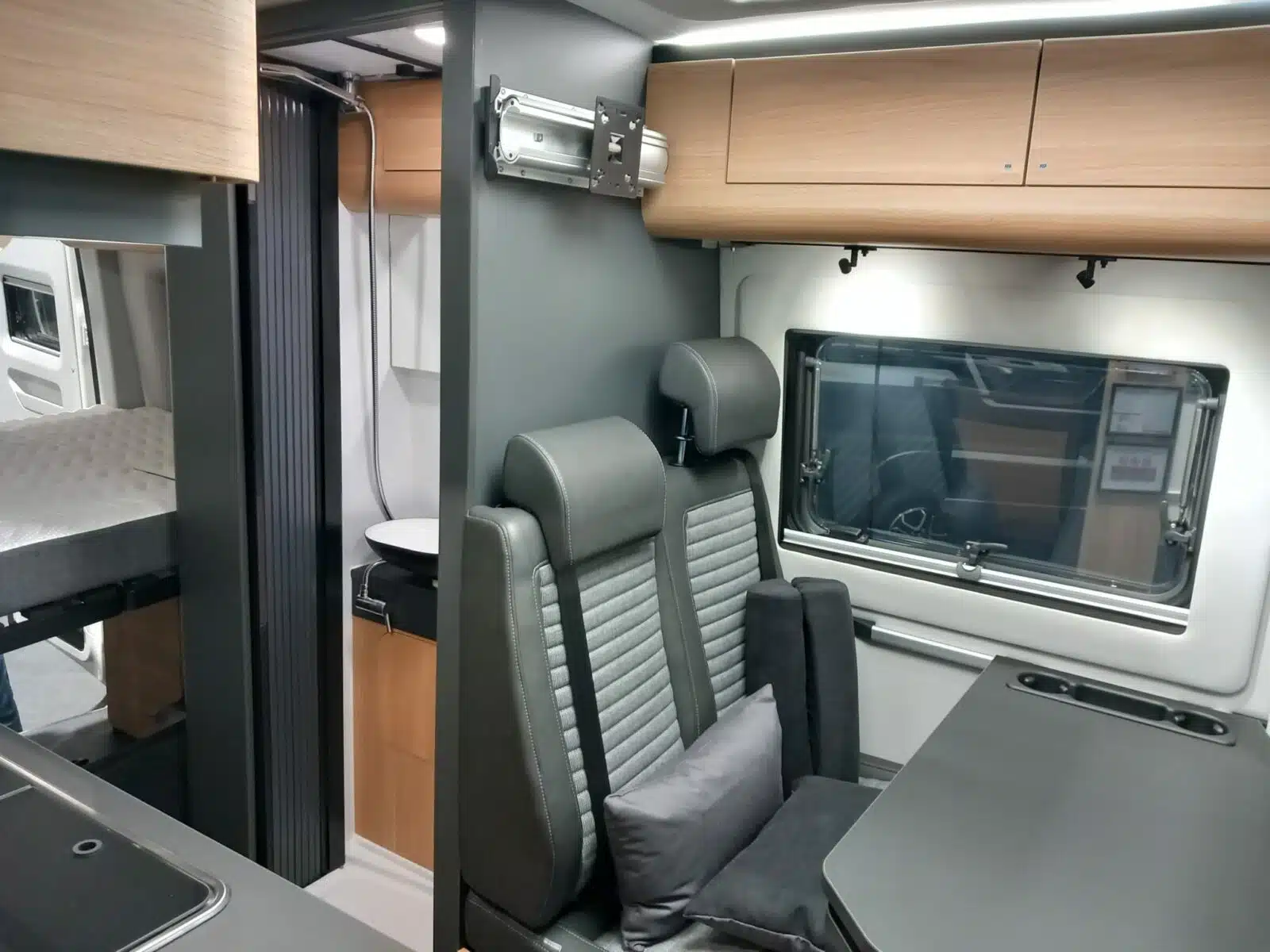 Wohnbereich im Adria Twin Max 600 SPB