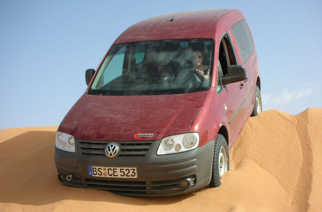 VW Caddy 4x4 in der Wüste