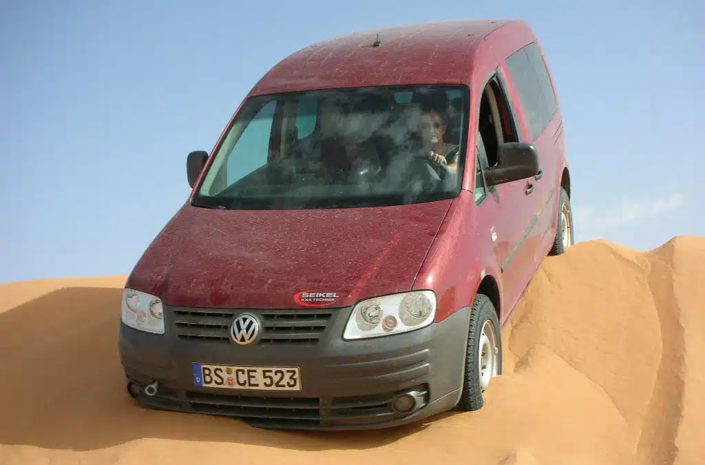 VW Caddy 4x4 in der Wüste