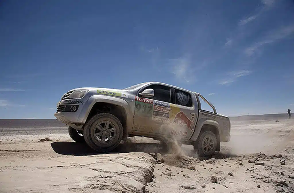 VW Amarok in Wüstenlandschaft