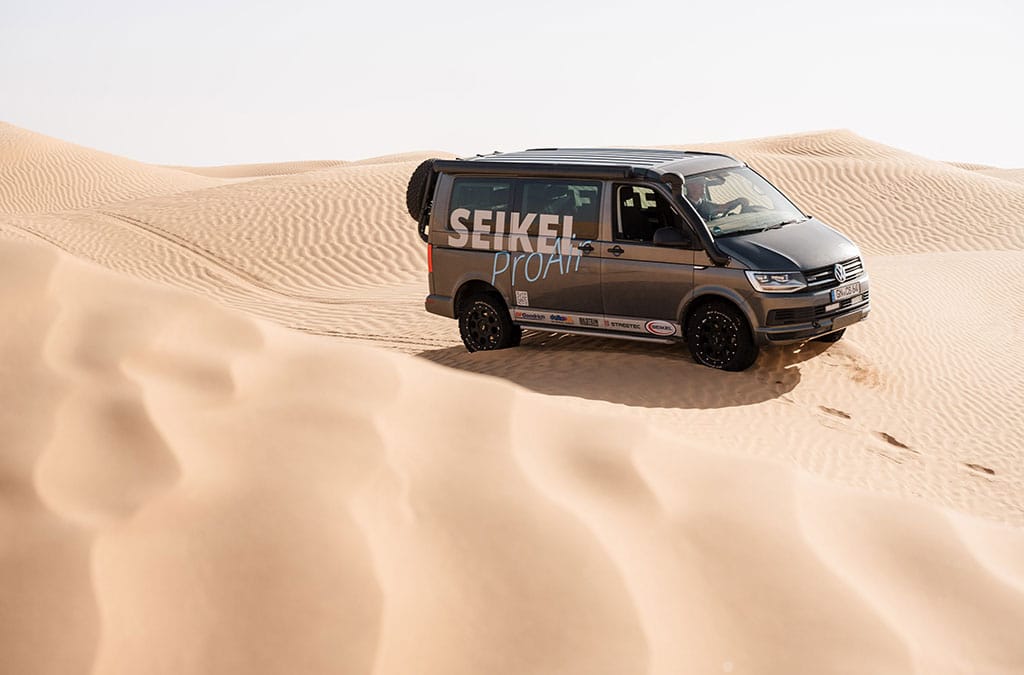 VW T6 in der Wüste