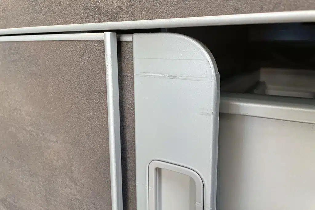 Kratzer an Küchenmodul-Tür