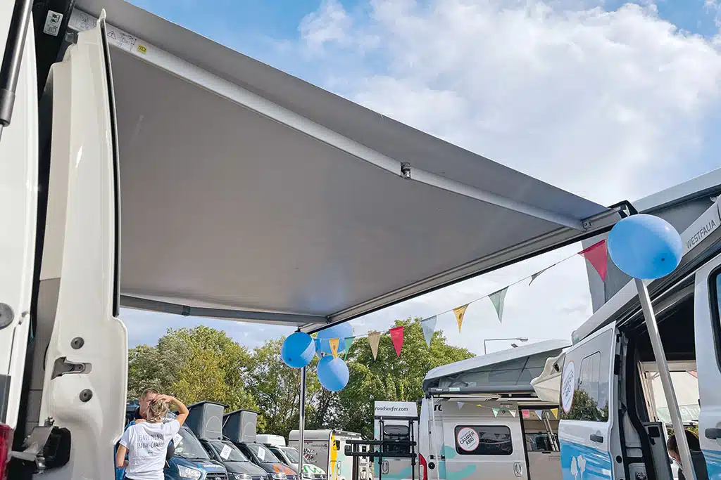Ausgefahrene Markise am Camper