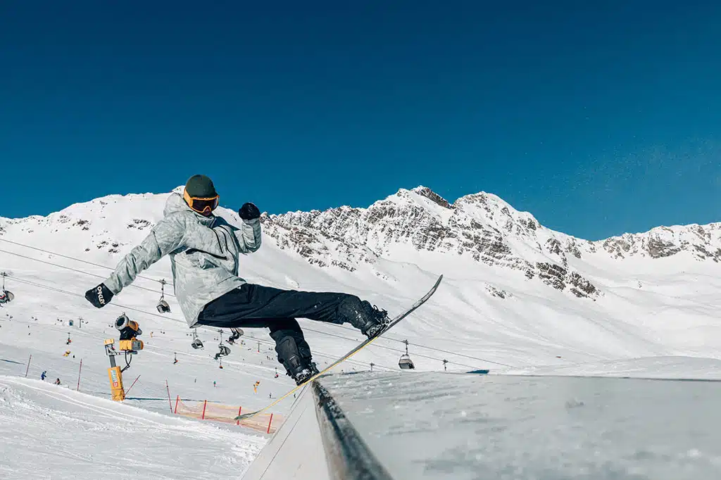 Snowboarder