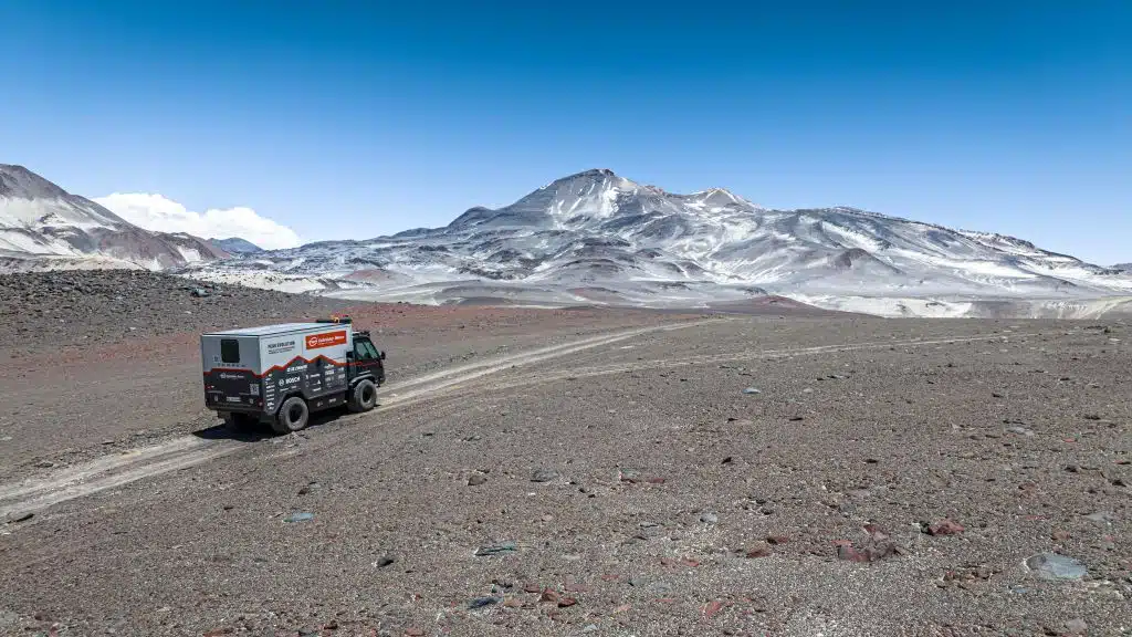 Peak Evolution Höhenweltrekord in Chile. Terren auf dem Weg zum Ojos del Salado (im Hintergrund).