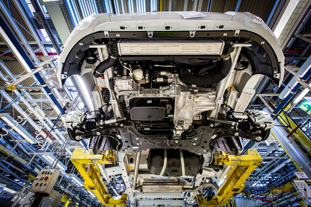 Karosse und Chassis werden verbunden