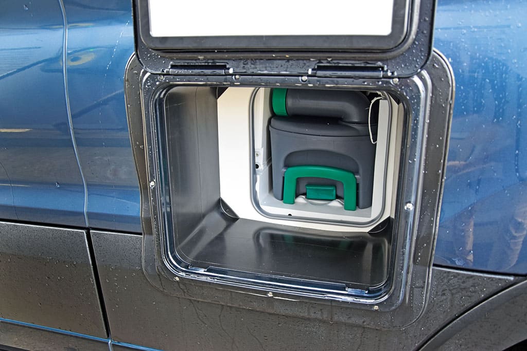 Toilettenschacht am Campervan