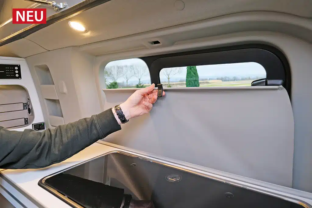 Verdunklungsrollos im Campingbus