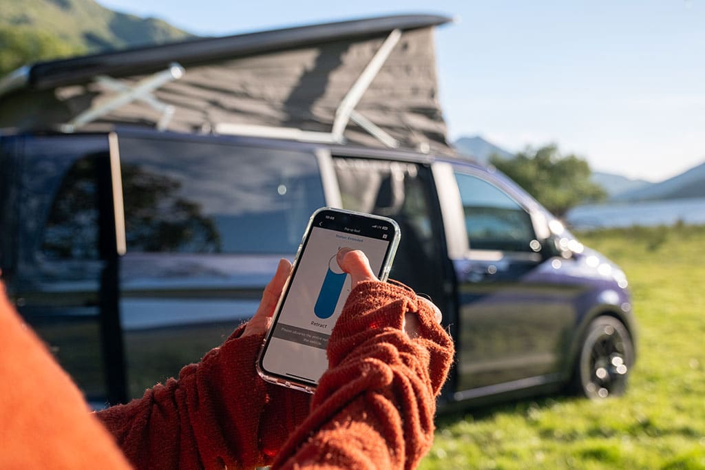 Aufstellen des Aufstelldachs am Marco Polo Campervan per App